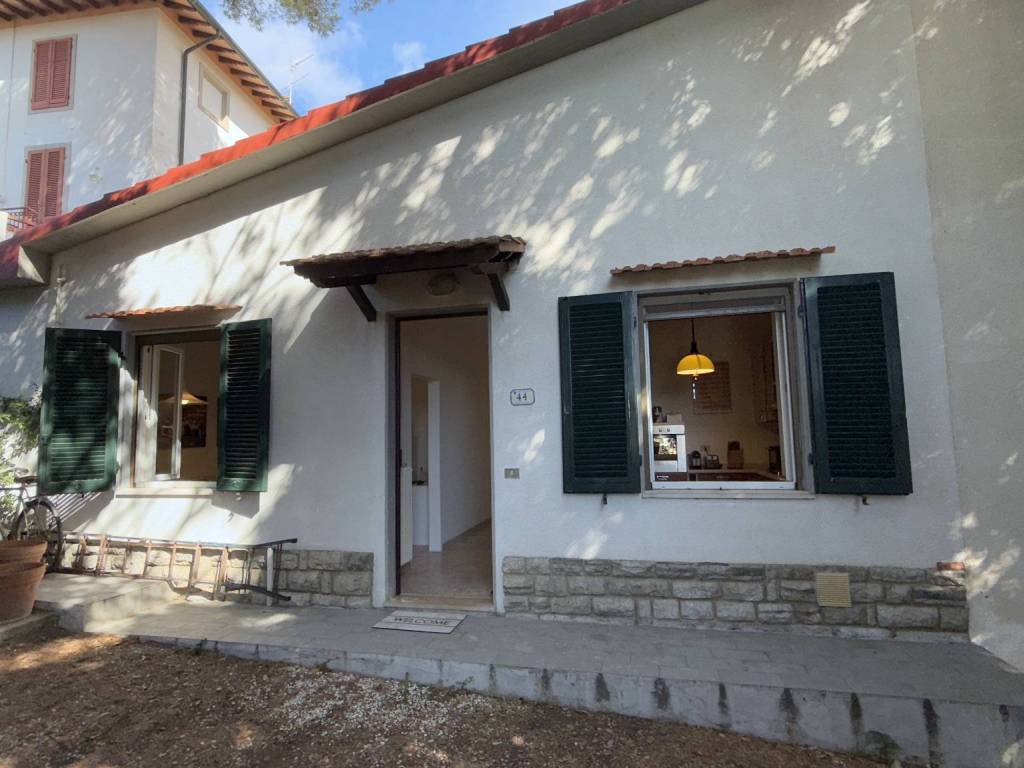 casa indipendente in vendita a Rosignano Marittimo in zona Castiglioncello
