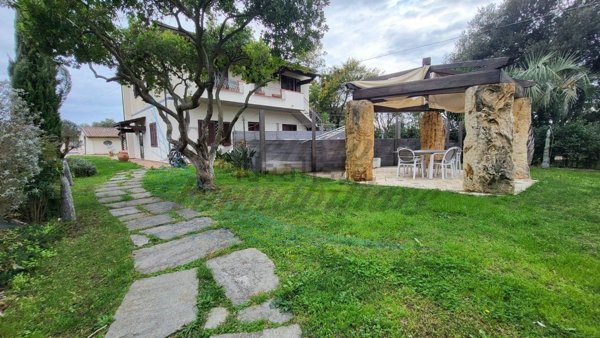 casa indipendente in vendita a Rosignano Marittimo in zona Vada
