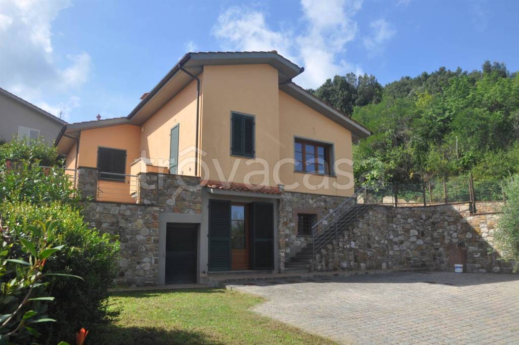 casa indipendente in vendita a Rosignano Marittimo in zona Nibbiaia