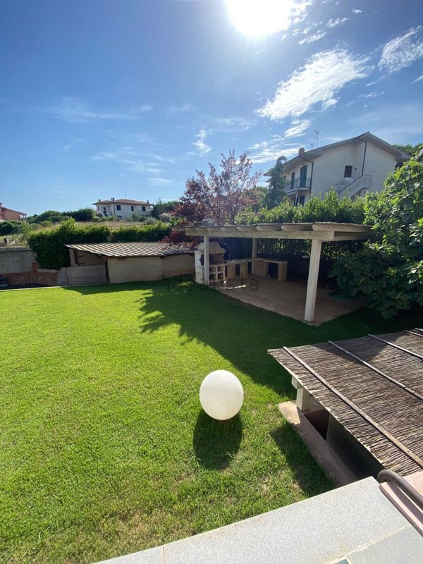 casa indipendente in vendita a Rosignano Marittimo in zona Castiglioncello