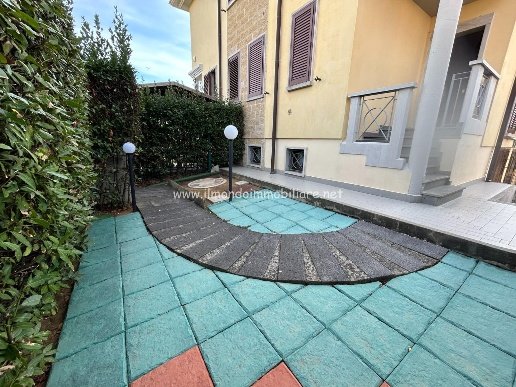 casa indipendente in vendita a Rosignano Marittimo in zona Vada