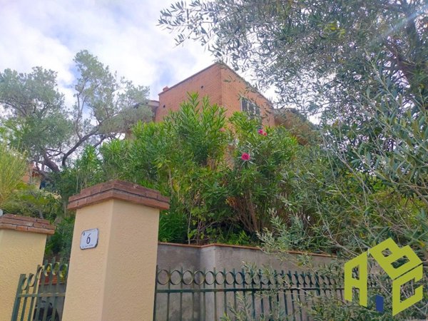 casa indipendente in vendita a Rosignano Marittimo