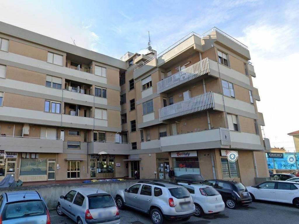 negozio in vendita a Rosignano Marittimo in zona Rosignano Solvay