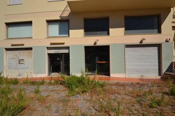 negozio in vendita a Rosignano Marittimo in zona Rosignano Solvay