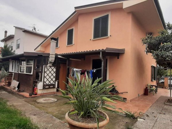 casa indipendente in vendita a Rosignano Marittimo in zona Vada