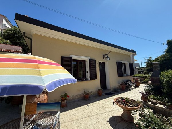 casa indipendente in vendita a Rosignano Marittimo in zona Castiglioncello