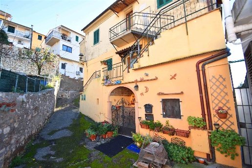 casa indipendente in vendita a Rosignano Marittimo