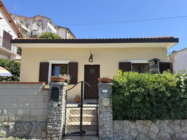 casa indipendente in vendita a Rosignano Marittimo in zona Castiglioncello
