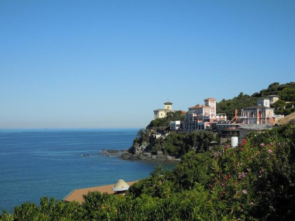 casa indipendente in vendita a Rosignano Marittimo in zona Castiglioncello