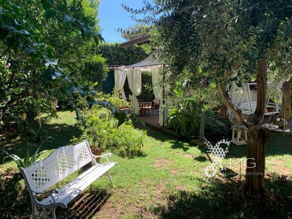 casa indipendente in vendita a Rosignano Marittimo in zona Castiglioncello