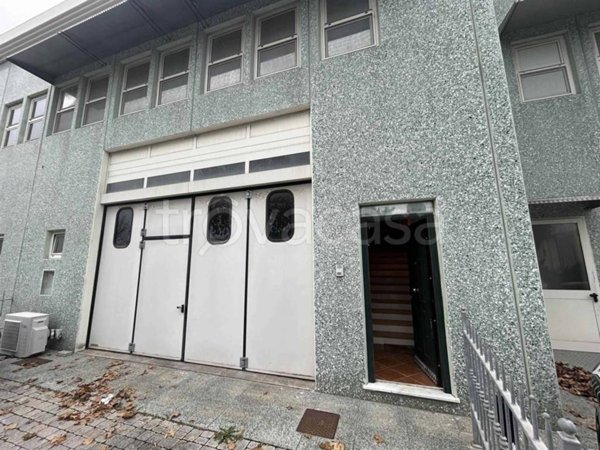 negozio in vendita a Rosignano Marittimo in zona Rosignano Solvay