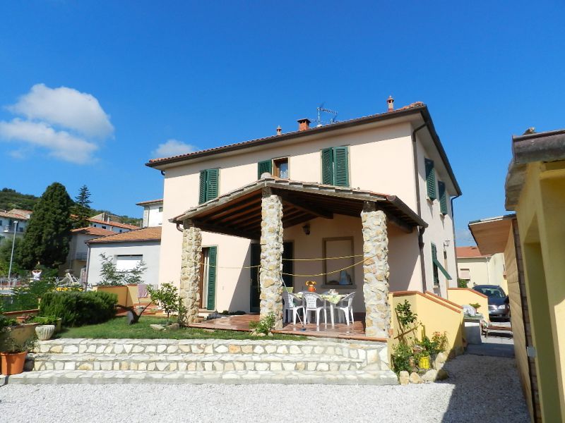 casa indipendente a Rosignano Marittimo in zona Castelnuovo della Misericordia