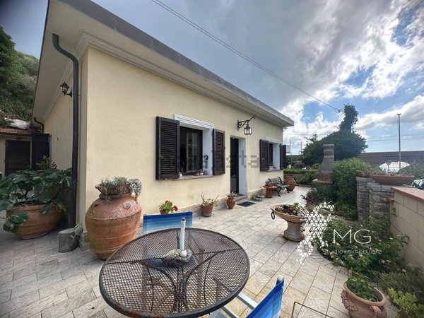 casa indipendente in vendita a Rosignano Marittimo in zona Castiglioncello