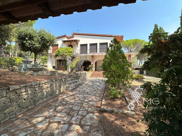 casa indipendente in vendita a Rosignano Marittimo in zona Castiglioncello