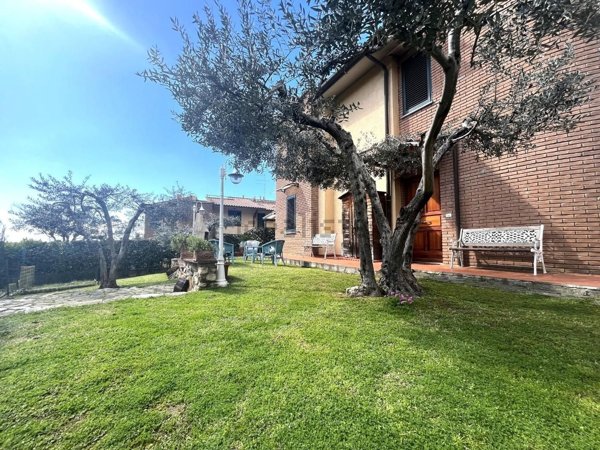 casa indipendente in vendita a Rosignano Marittimo