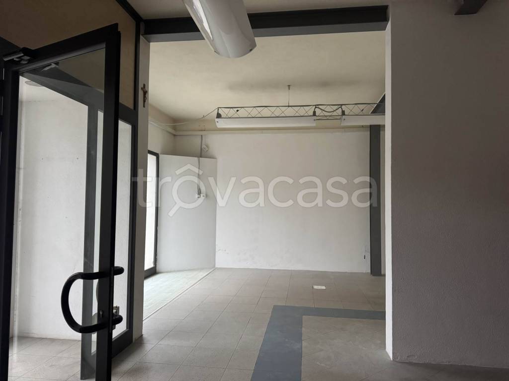 negozio in vendita a Rosignano Marittimo in zona Rosignano Solvay