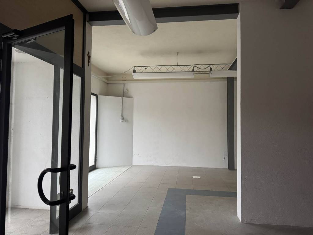negozio in vendita a Rosignano Marittimo in zona Rosignano Solvay