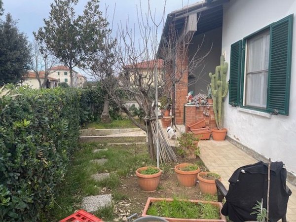 casa indipendente in vendita a Rosignano Marittimo in zona Vada