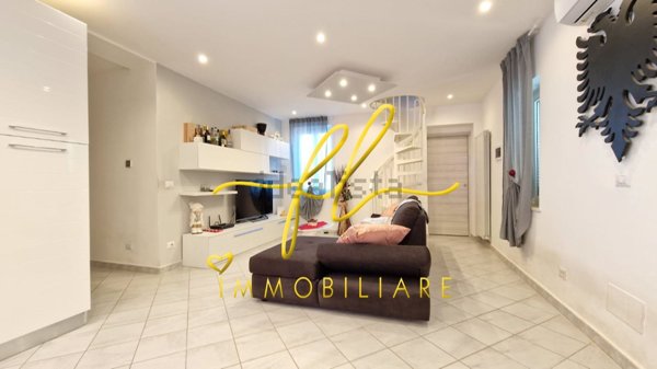 casa indipendente in vendita a Rosignano Marittimo in zona Nibbiaia