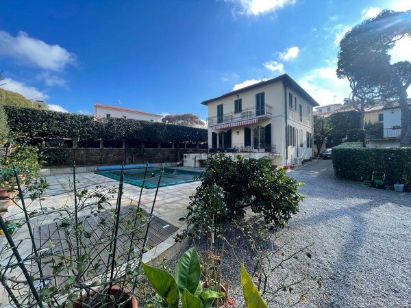 casa indipendente in vendita a Rosignano Marittimo in zona Castiglioncello