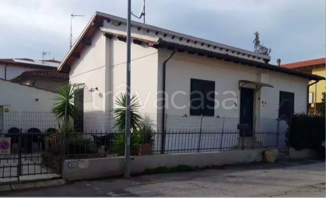 casa indipendente in vendita a Rosignano Marittimo in zona Vada