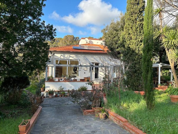 casa indipendente in vendita a Rosignano Marittimo