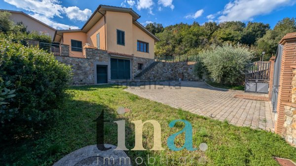 casa indipendente in vendita a Rosignano Marittimo in zona Nibbiaia