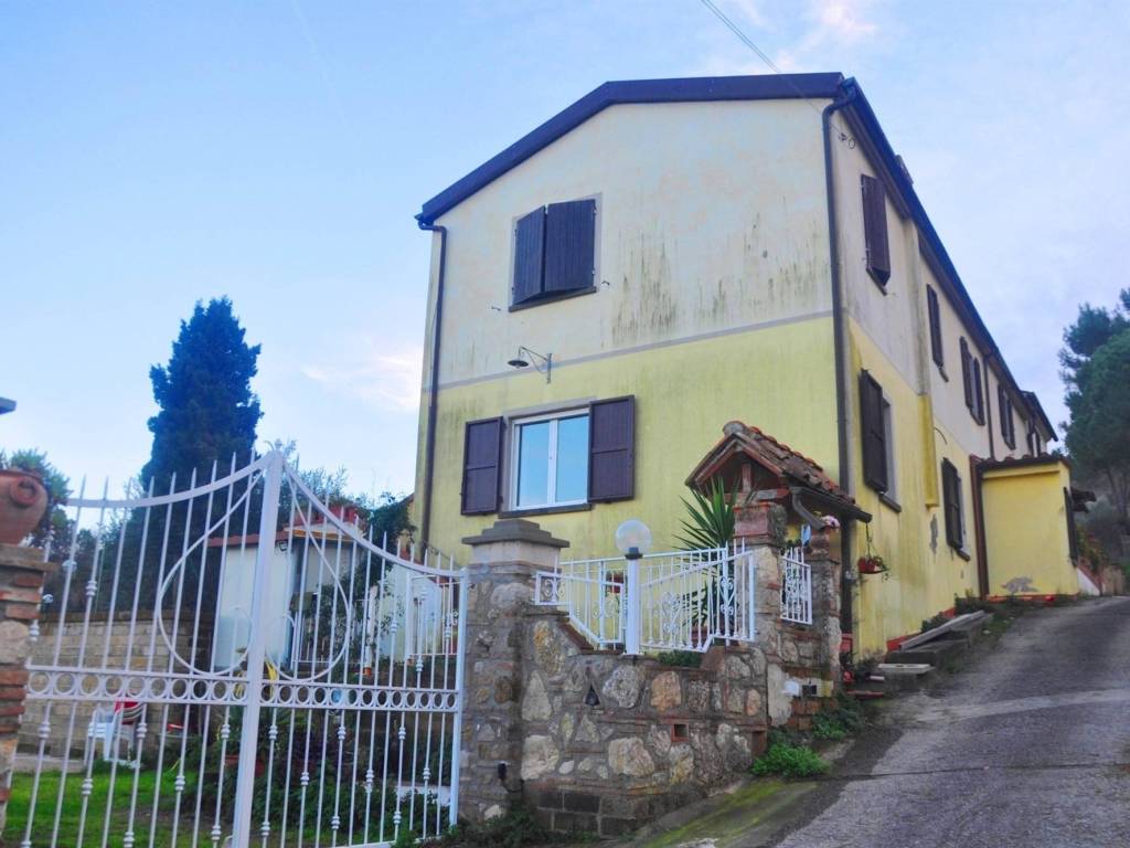 appartamento in vendita a Rosignano Marittimo in zona Gabbro