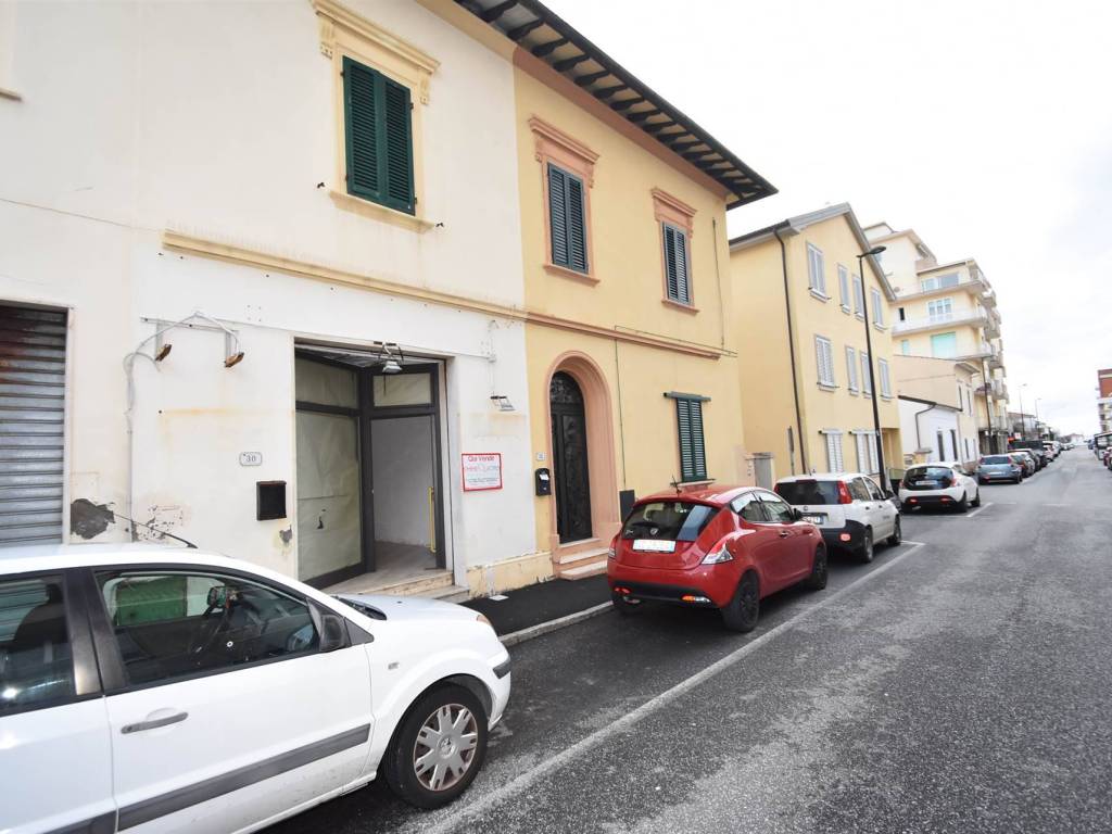 negozio in vendita a Rosignano Marittimo in zona Rosignano Solvay