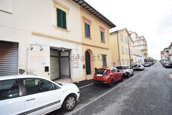 locale commerciale in vendita a Rosignano Marittimo in zona Rosignano Solvay
