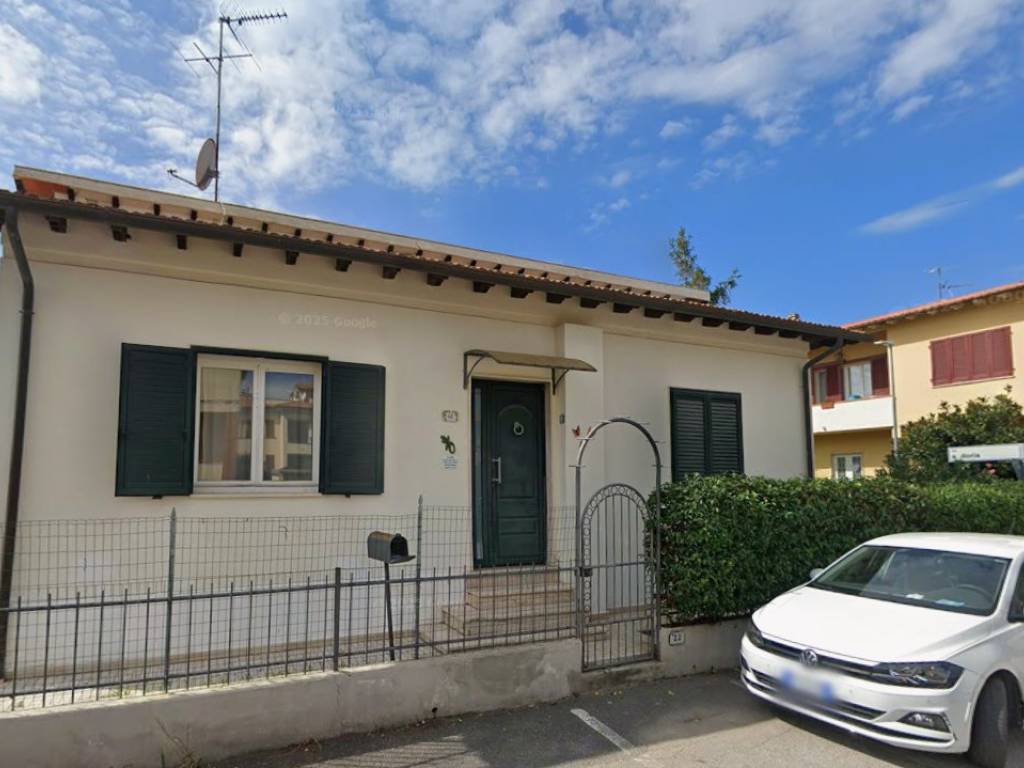 casa indipendente in vendita a Rosignano Marittimo in zona Vada
