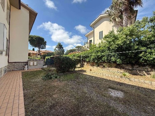 appartamento in vendita a Rosignano Marittimo in zona Castiglioncello