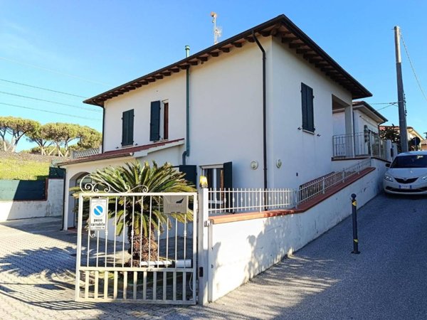 casa indipendente in vendita a Rosignano Marittimo in zona Castiglioncello