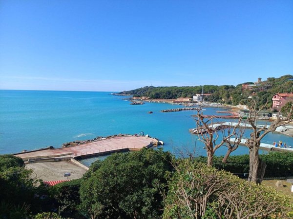 negozio in vendita a Rosignano Marittimo in zona Castiglioncello