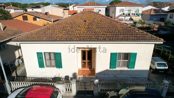 casa indipendente in vendita a Rosignano Marittimo in zona Vada
