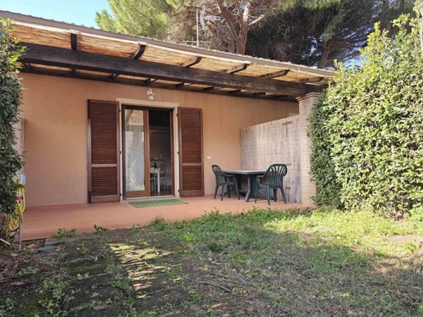 appartamento in vendita a Rosignano Marittimo in zona Vada