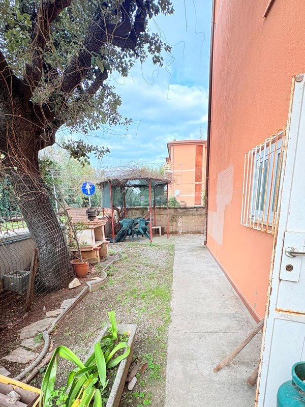 casa indipendente in vendita a Rosignano Marittimo in zona Vada