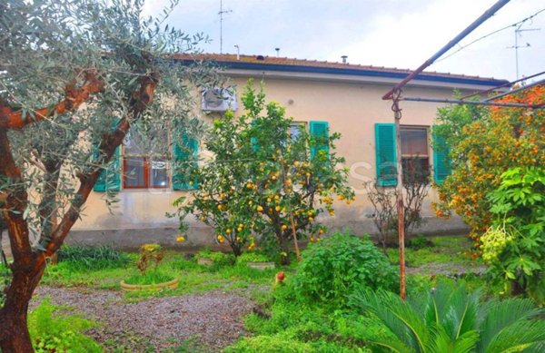 casa indipendente in vendita a Rosignano Marittimo in zona Vada