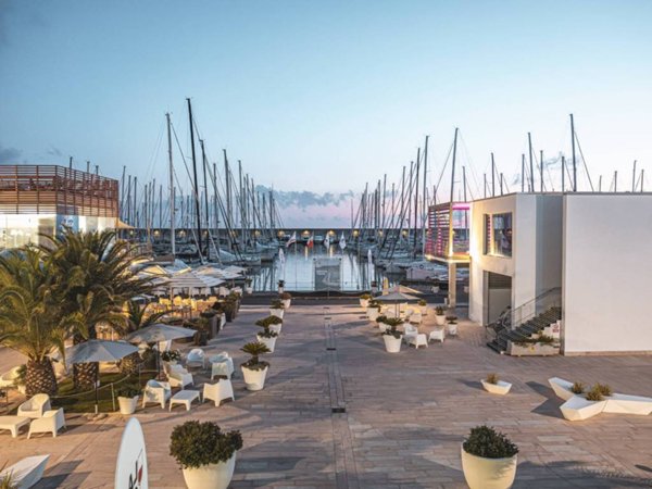 negozio in vendita a Rosignano Marittimo in zona Rosignano Solvay