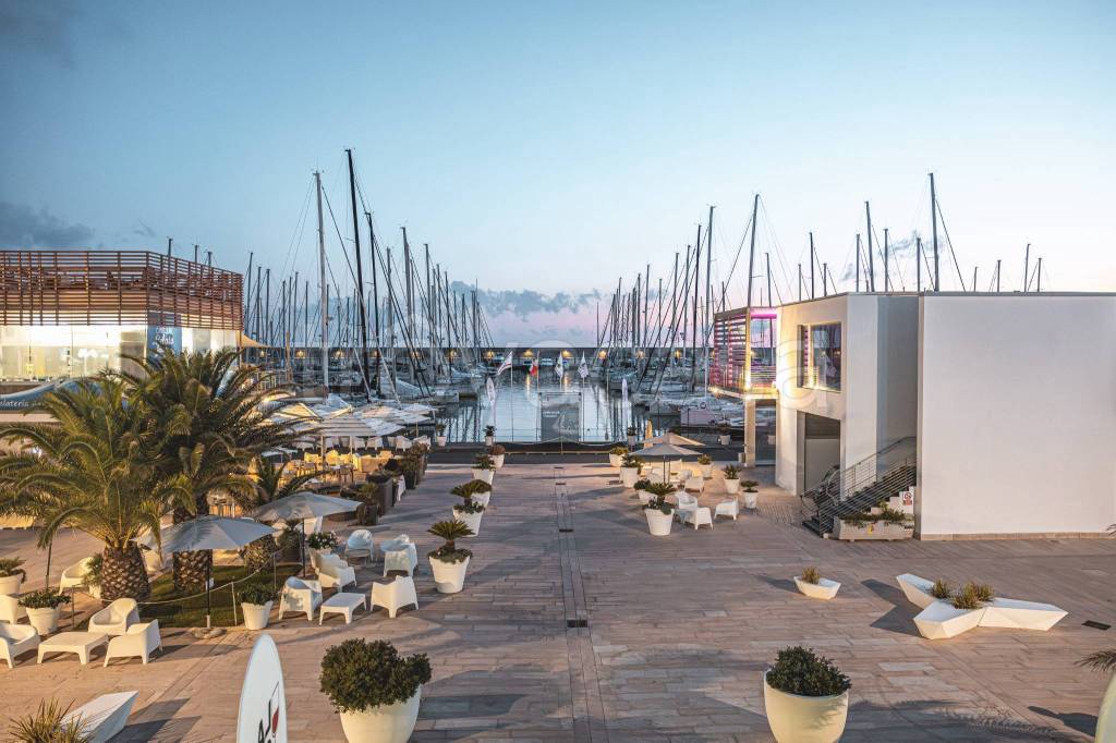 negozio in vendita a Rosignano Marittimo in zona Rosignano Solvay