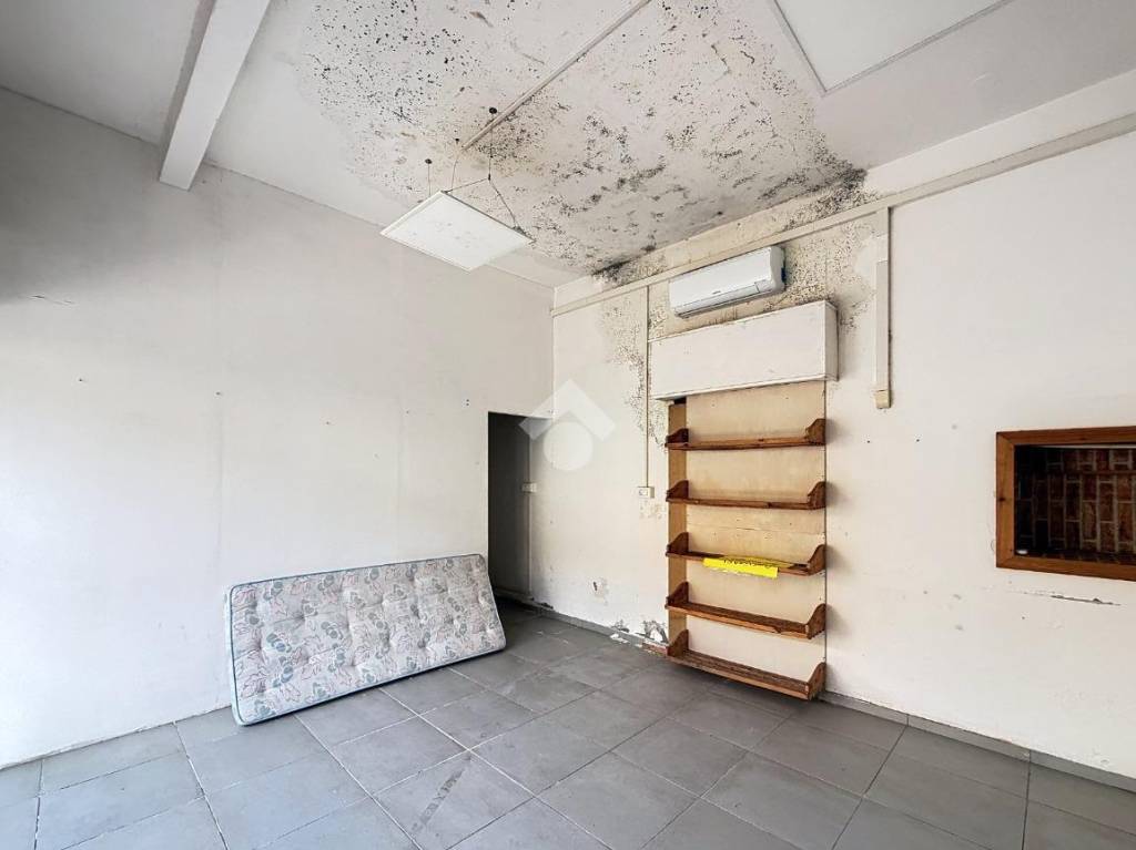 negozio in vendita a Rosignano Marittimo in zona Rosignano Solvay