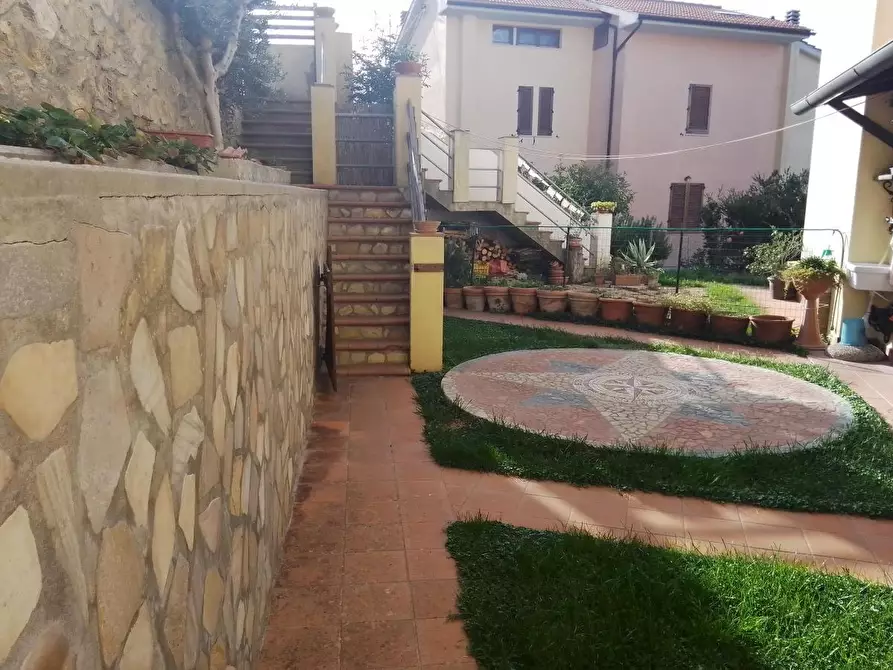 intera palazzina in vendita a Rosignano Marittimo in zona Nibbiaia