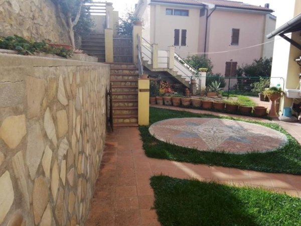 casa indipendente in vendita a Rosignano Marittimo in zona Nibbiaia