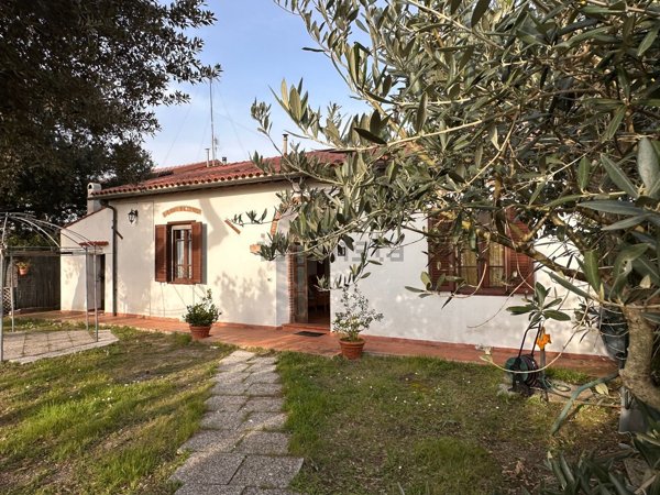 appartamento in vendita a Rosignano Marittimo in zona Nibbiaia