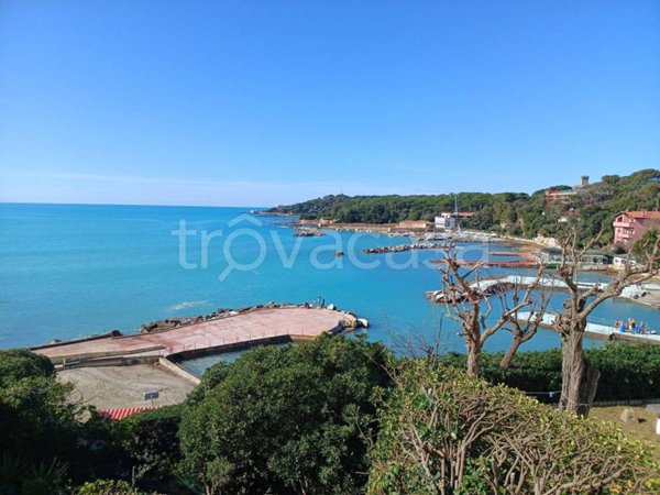 negozio in vendita a Rosignano Marittimo in zona Castiglioncello