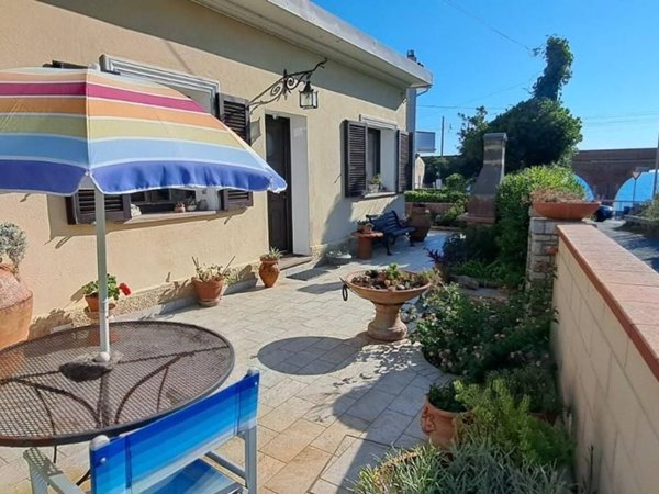 casa indipendente in vendita a Rosignano Marittimo in zona Castiglioncello