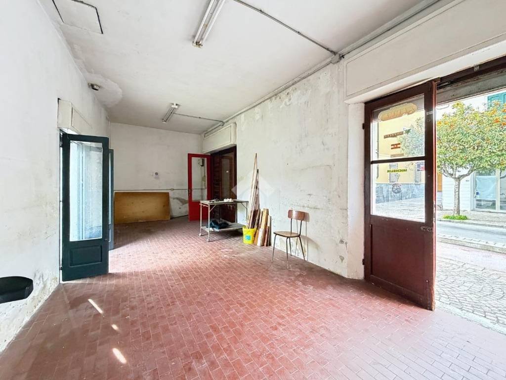 negozio in vendita a Rosignano Marittimo in zona Rosignano Solvay