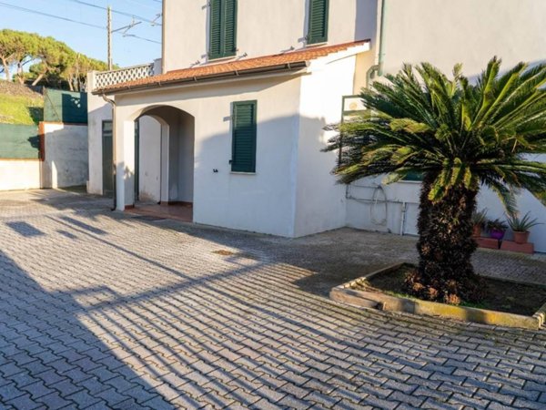casa indipendente in vendita a Rosignano Marittimo in zona Castiglioncello