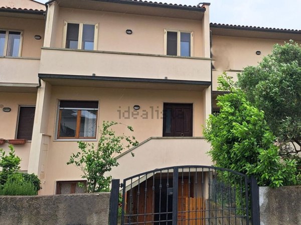 intera palazzina in vendita a Rosignano Marittimo in zona Rosignano Solvay