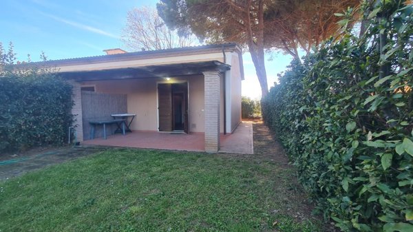 casa indipendente in vendita a Rosignano Marittimo in zona Vada